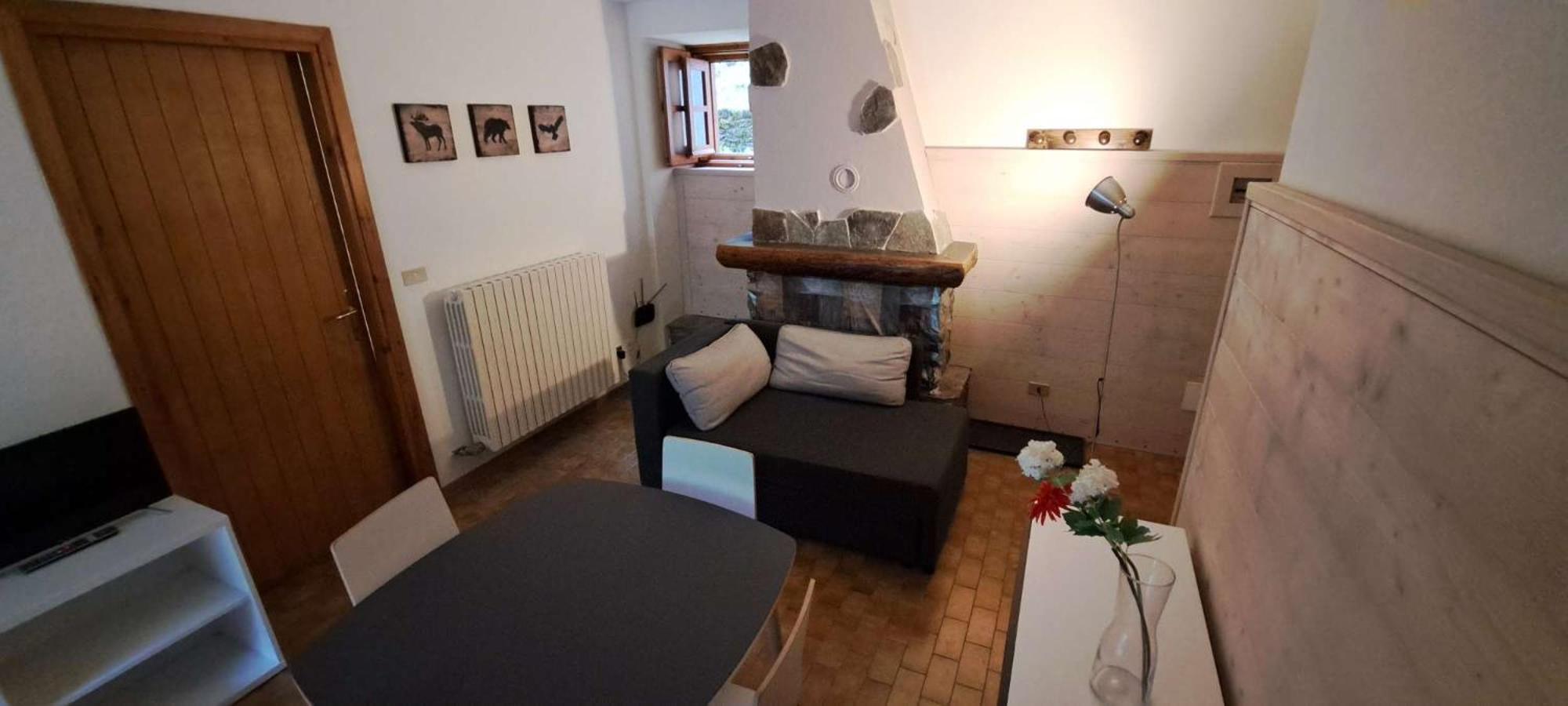Park Side Apartment *